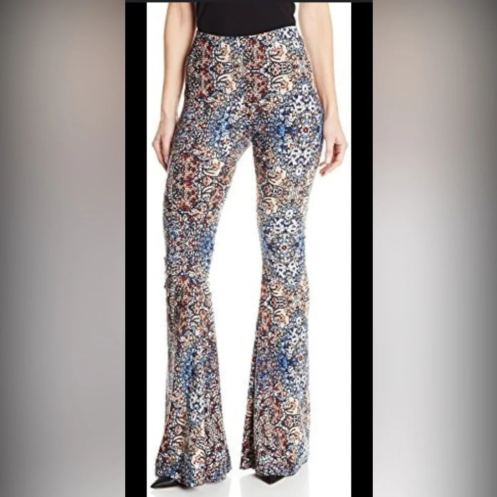 SHOW ME YOUR MUMU 
Bam Bam Bells Pant in Blue Bayou Spandy
SIZE Small